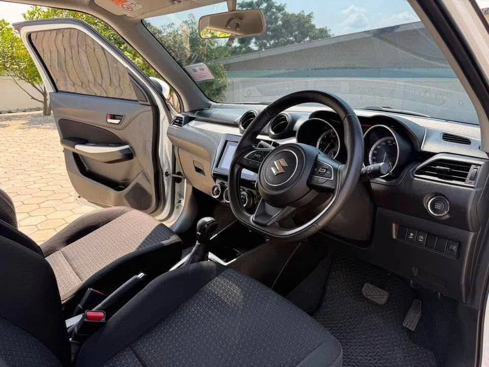 2561 Suzuki Swift III 2