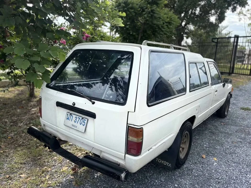 1986 Toyota Hilux Mighty-X V 3