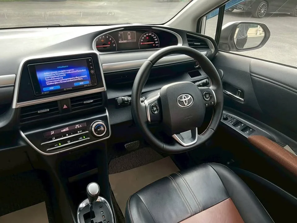 2017 Toyota Sienta II 3