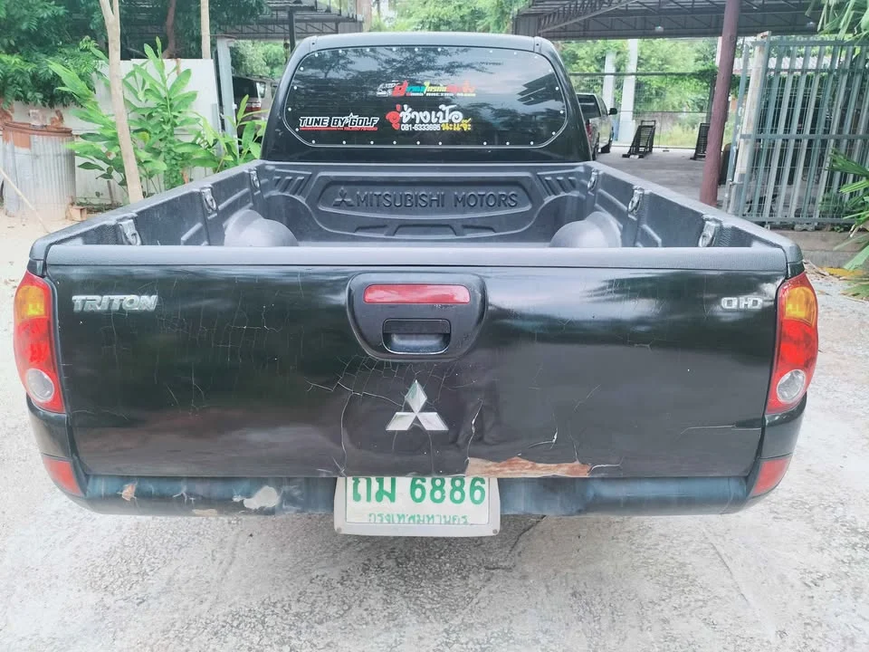 Mitsubishi Triton IV 2