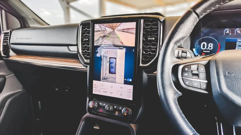 2023 Ford Everest III 2
