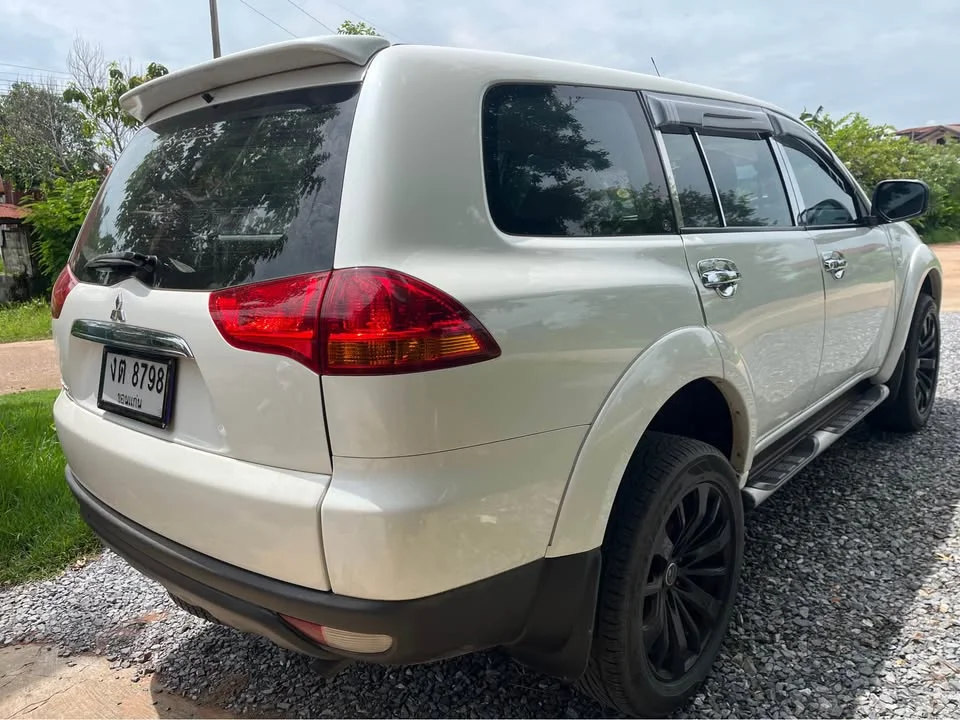 2011 Mitsubishi Pajero Sport II 2