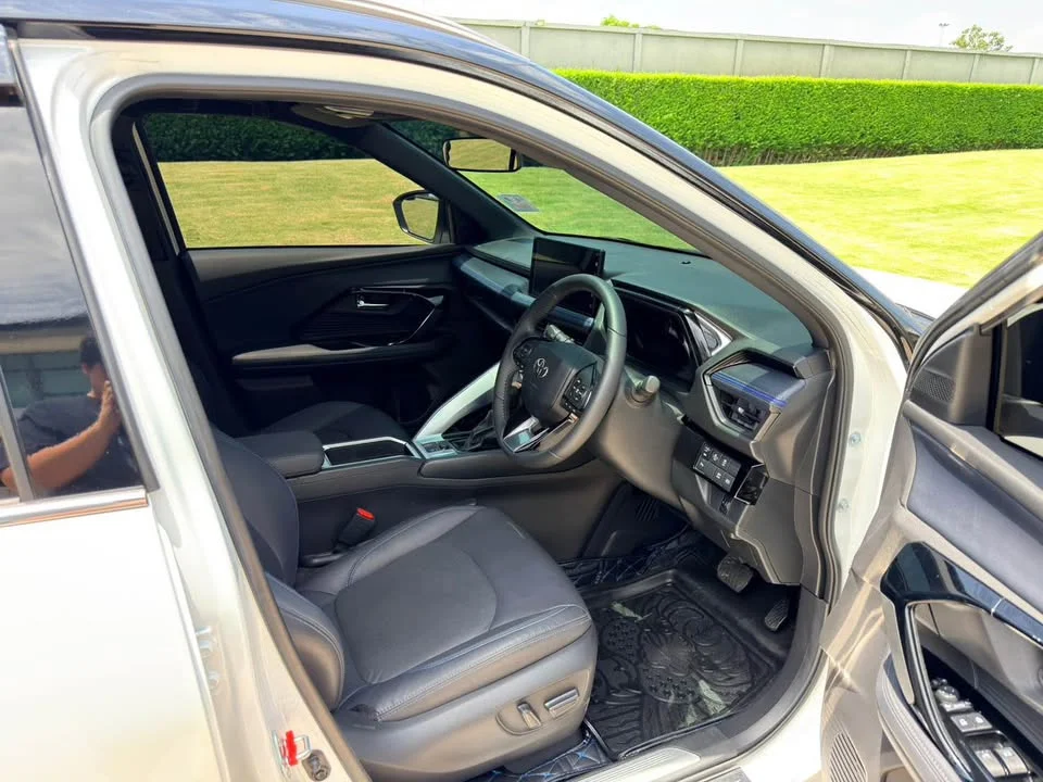 2025 Toyota Yaris Cross AC200 2