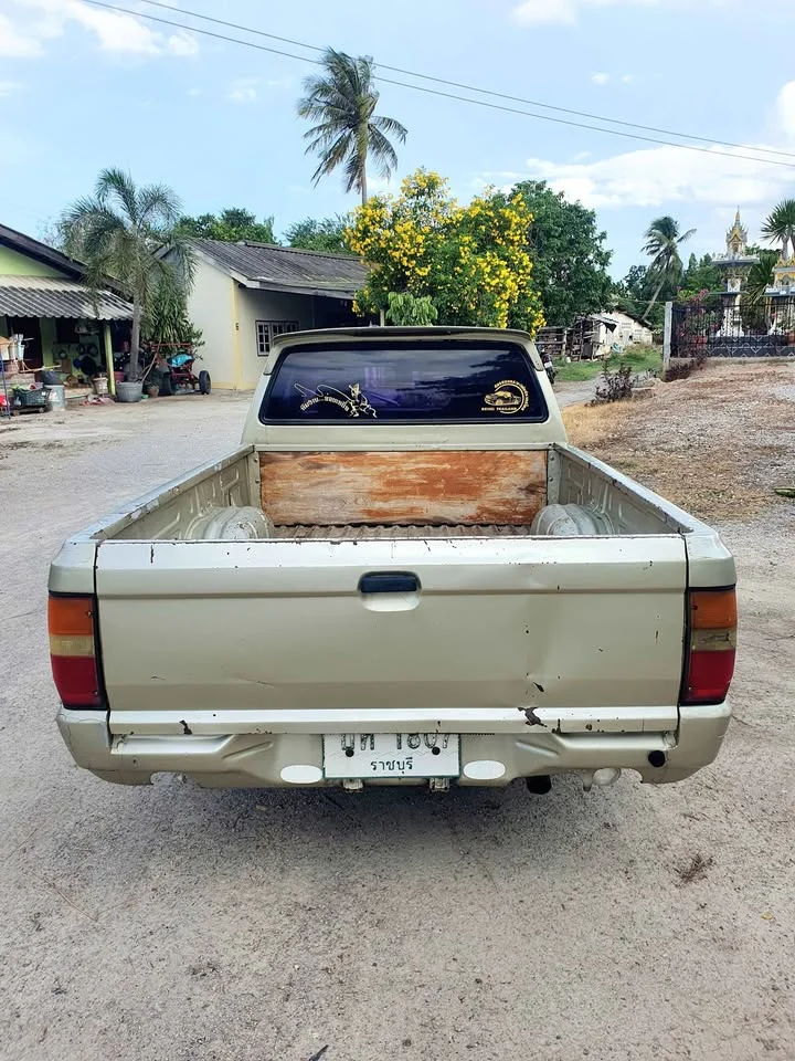 1996 Mitsubishi Triton II 3