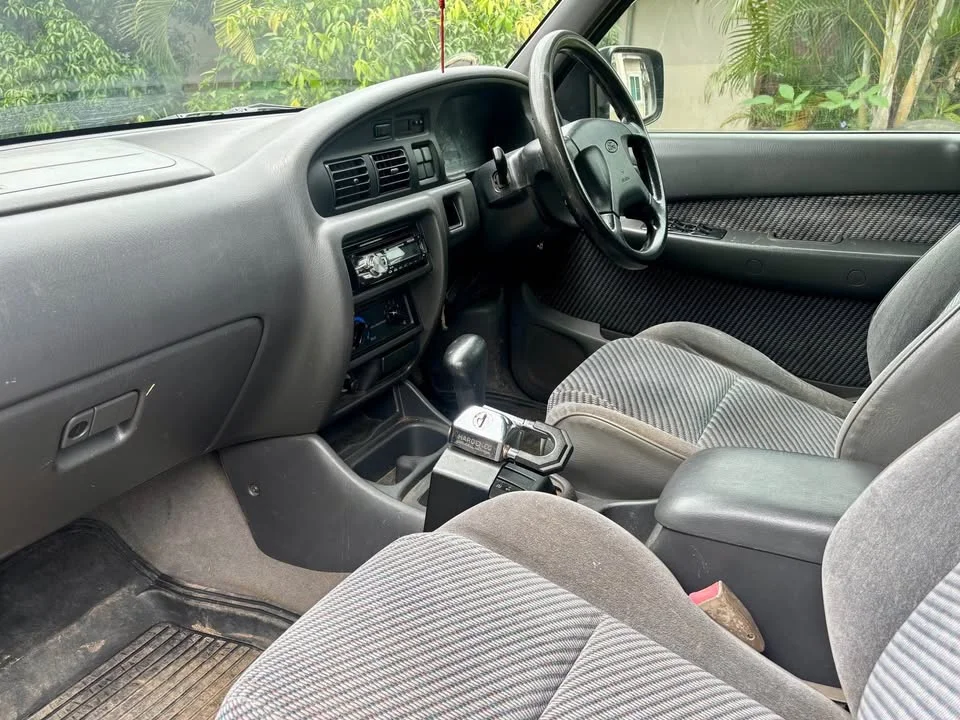 2002 Mazda 2500 Fighter V 2