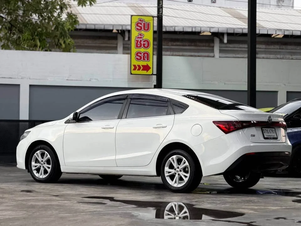 2015 MG 5 I  2