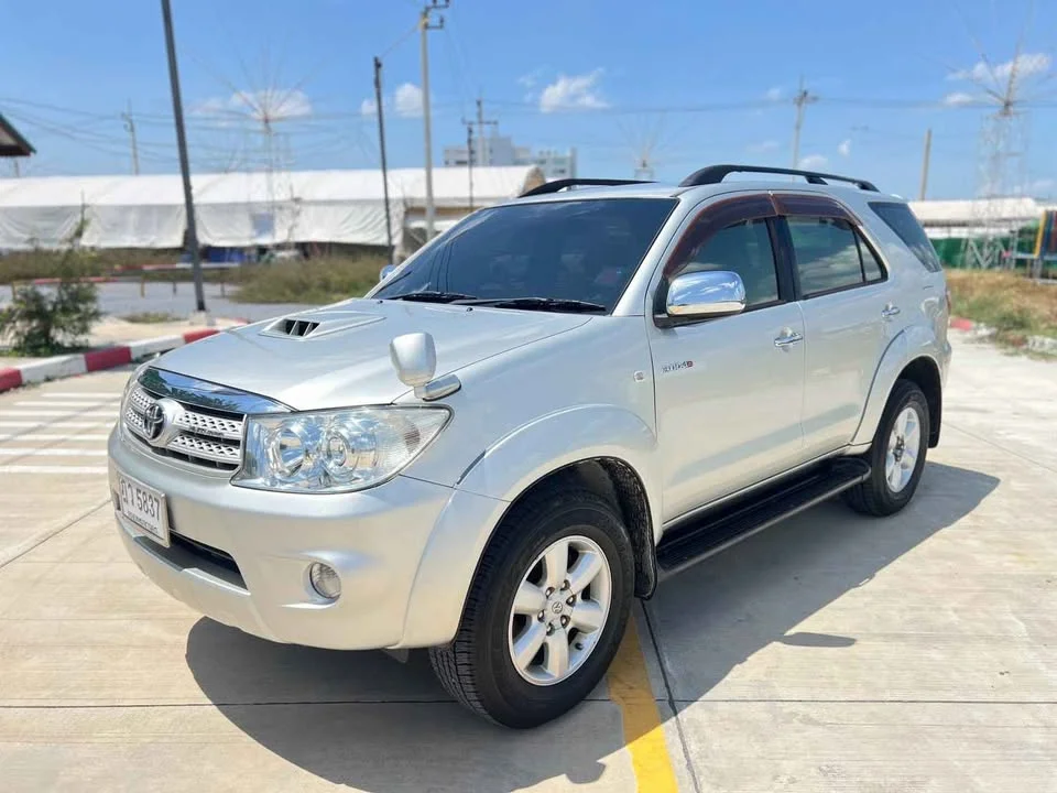 2010 Toyota Fortuner I 3