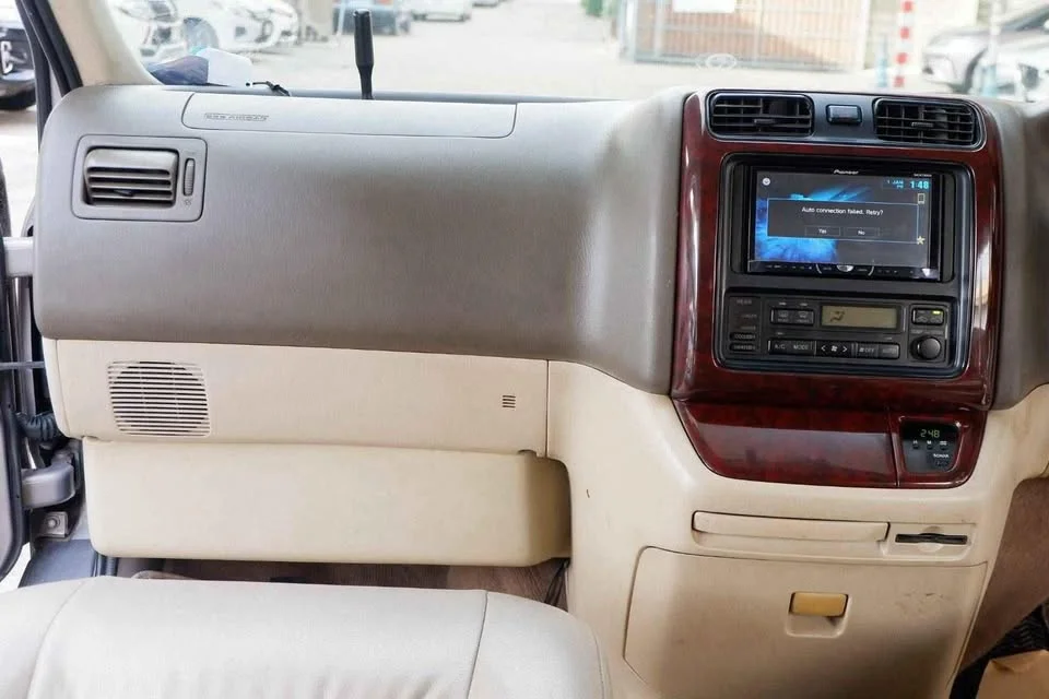 2000 Toyota Granvia H100 3