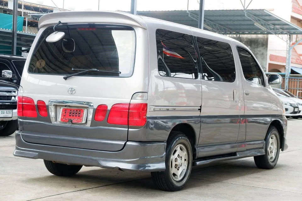 2000 Toyota Granvia H100 3