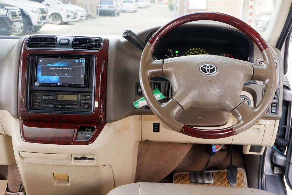 2000 Toyota Granvia H100 2