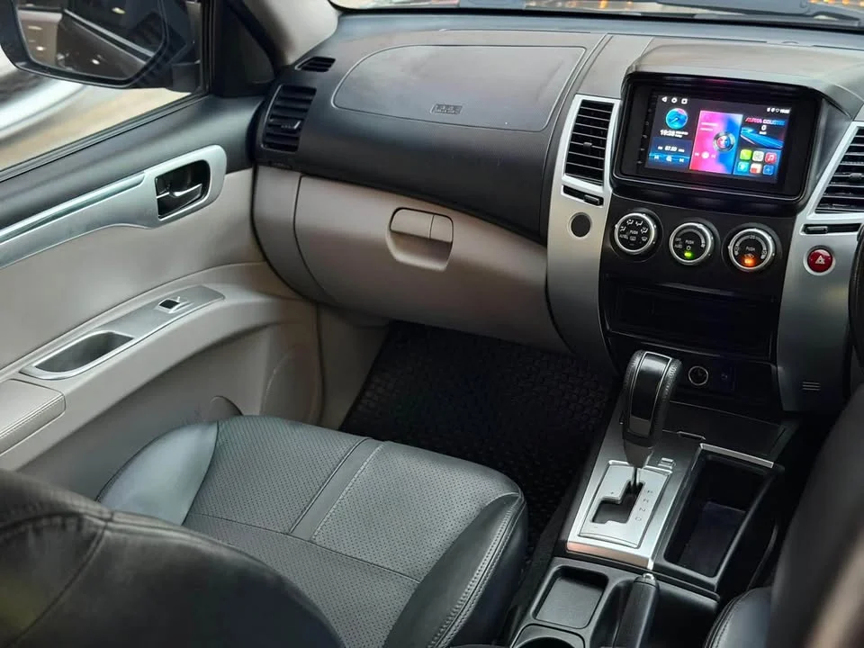 2012 Mitsubishi Pajero Sport II 2