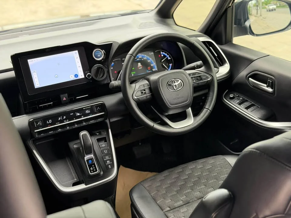 2022 Toyota Voxy IV 2