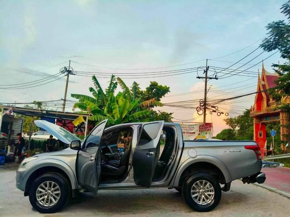 2015 Mitsubishi Triton V 2