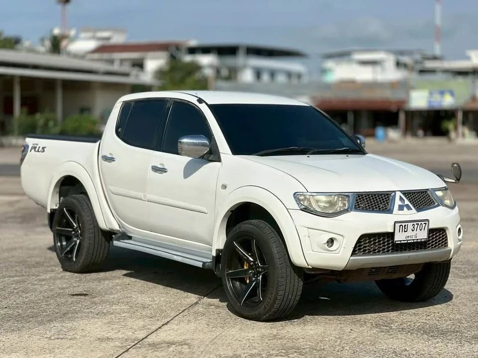 2011 Mitsubishi Triton IV 3
