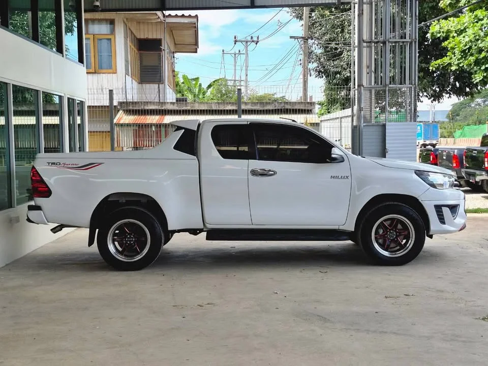 2017 Toyota Hilux VIII 3