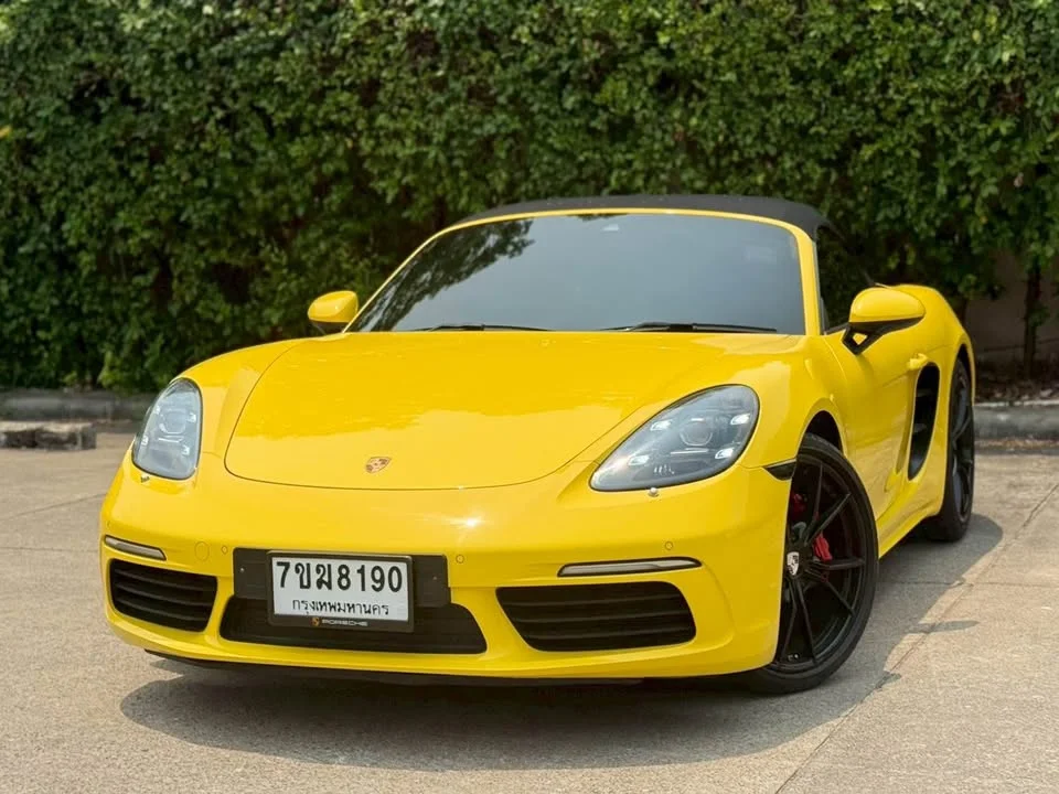 2017 Porsche 718 Boxster and Cayman IV 3
