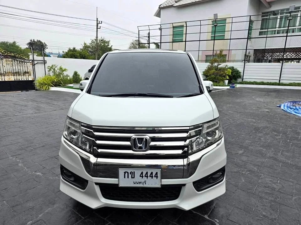 2013 Honda Stepwgn IV 3