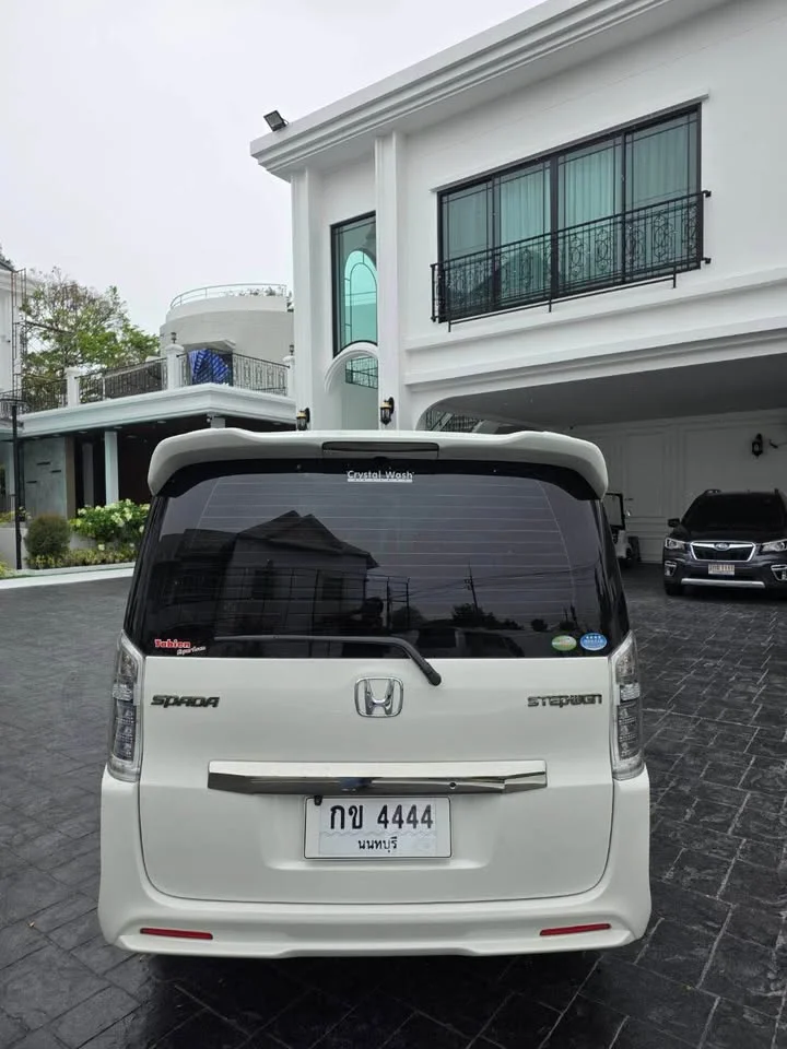 2013 Honda Stepwgn IV 2