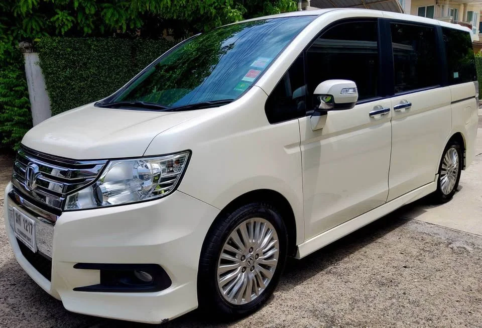 2012 Honda Stepwgn IV 2