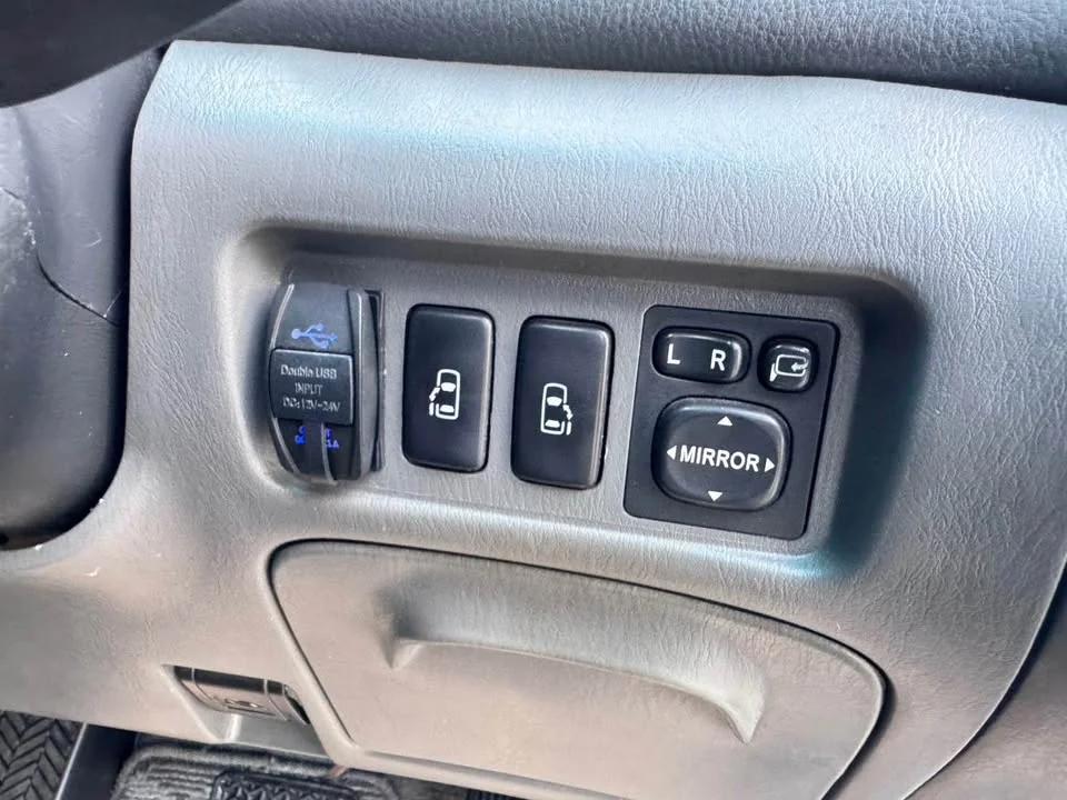 2004 Toyota Estima II 2