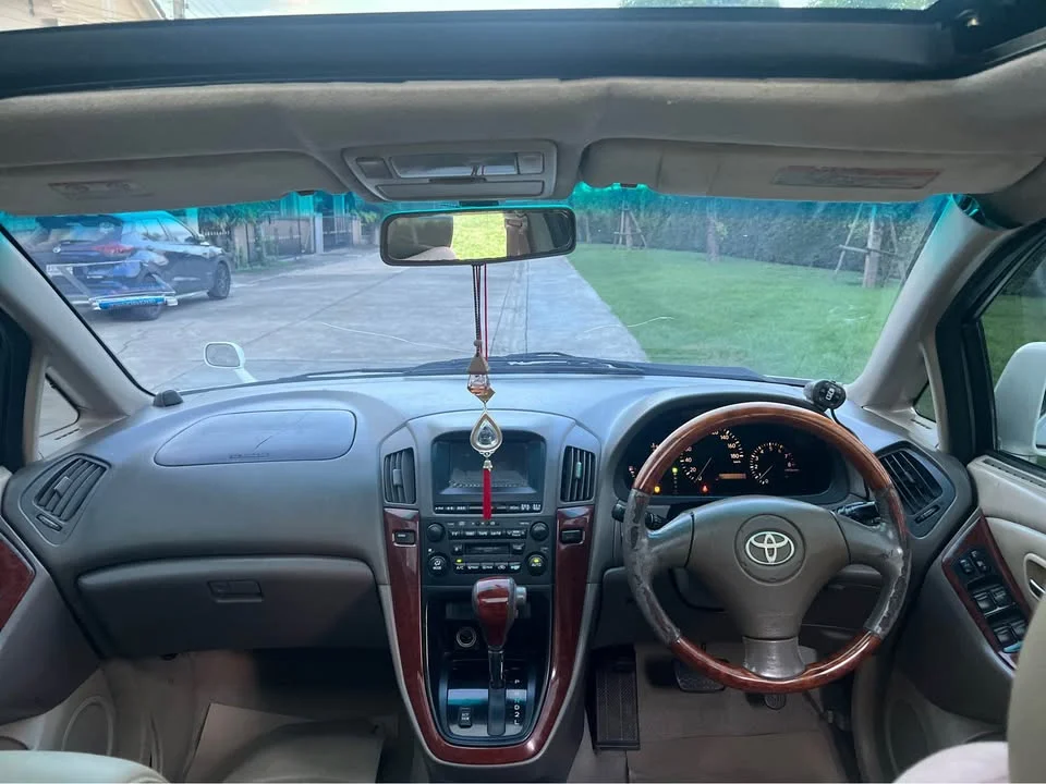 2007 Toyota Harrier I 3