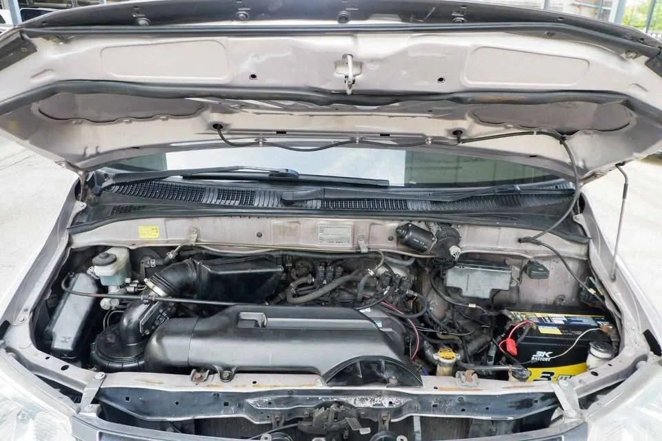 2000 Toyota Granvia H100 3