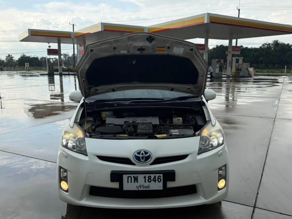2011 Toyota Prius III 2