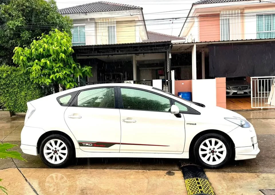 2012 Toyota Prius III 3