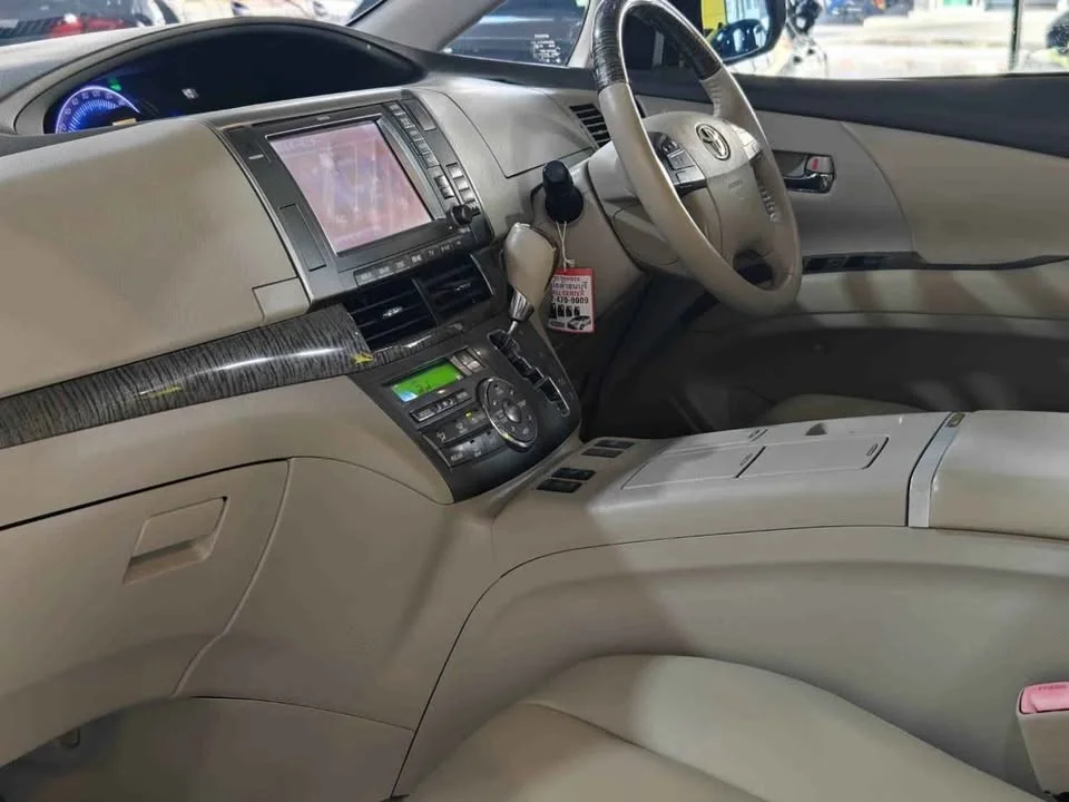 2010 Toyota Estima III 2