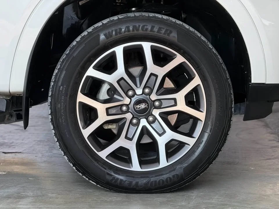 2023 Ford Everest III 3
