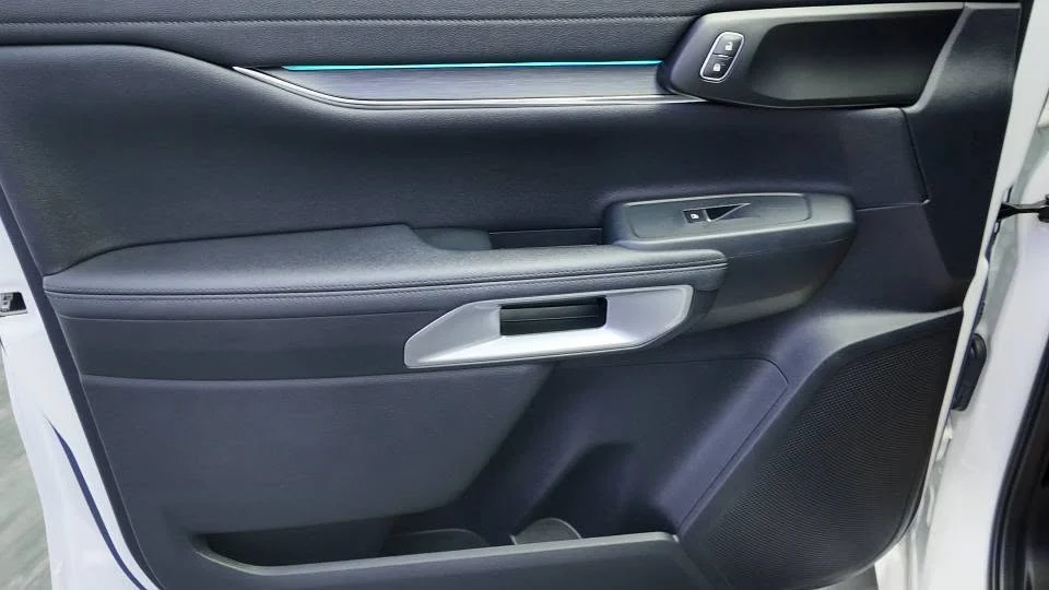 2022 Ford Everest III 3