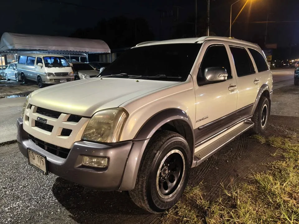 2005 Isuzu MU-7 3
