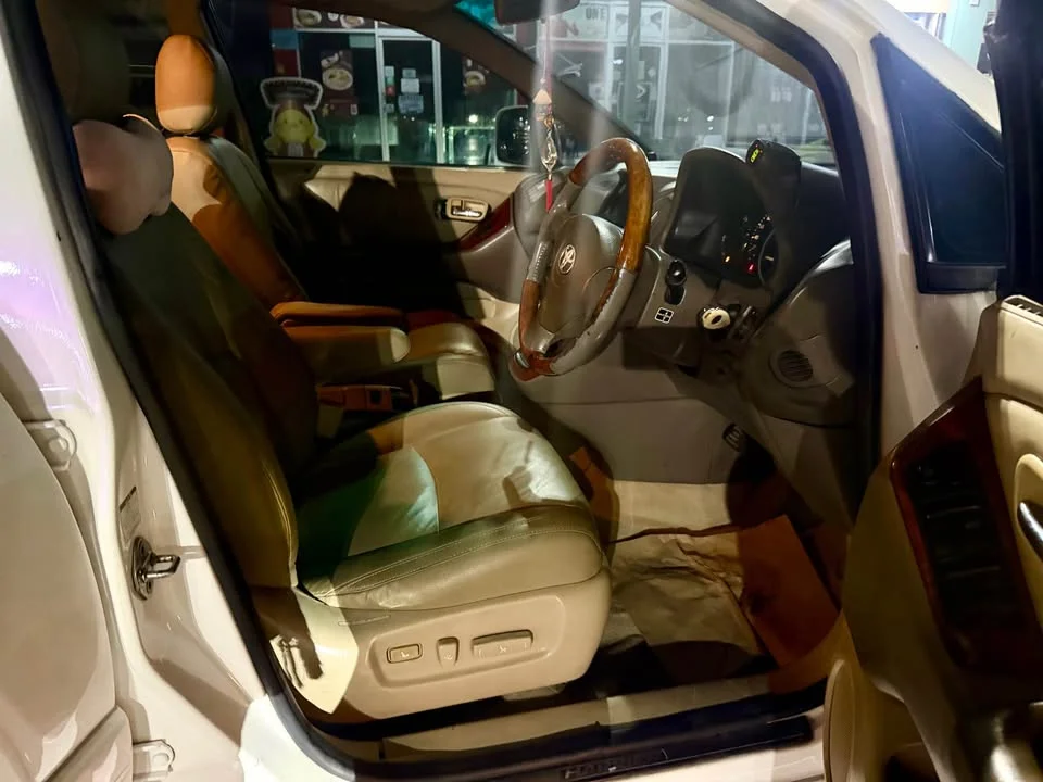 2004 Toyota Harrier I 3