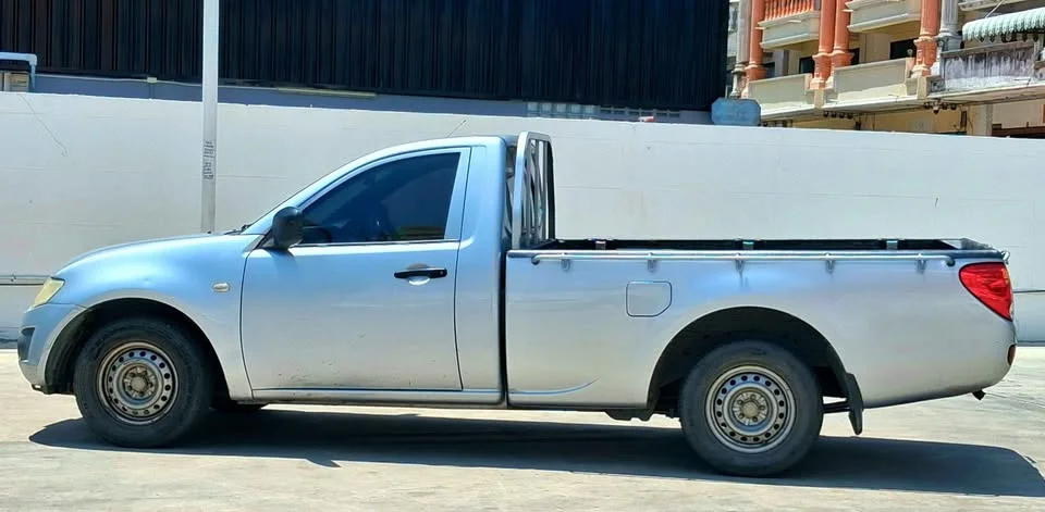 2014 Mitsubishi Triton IV 2
