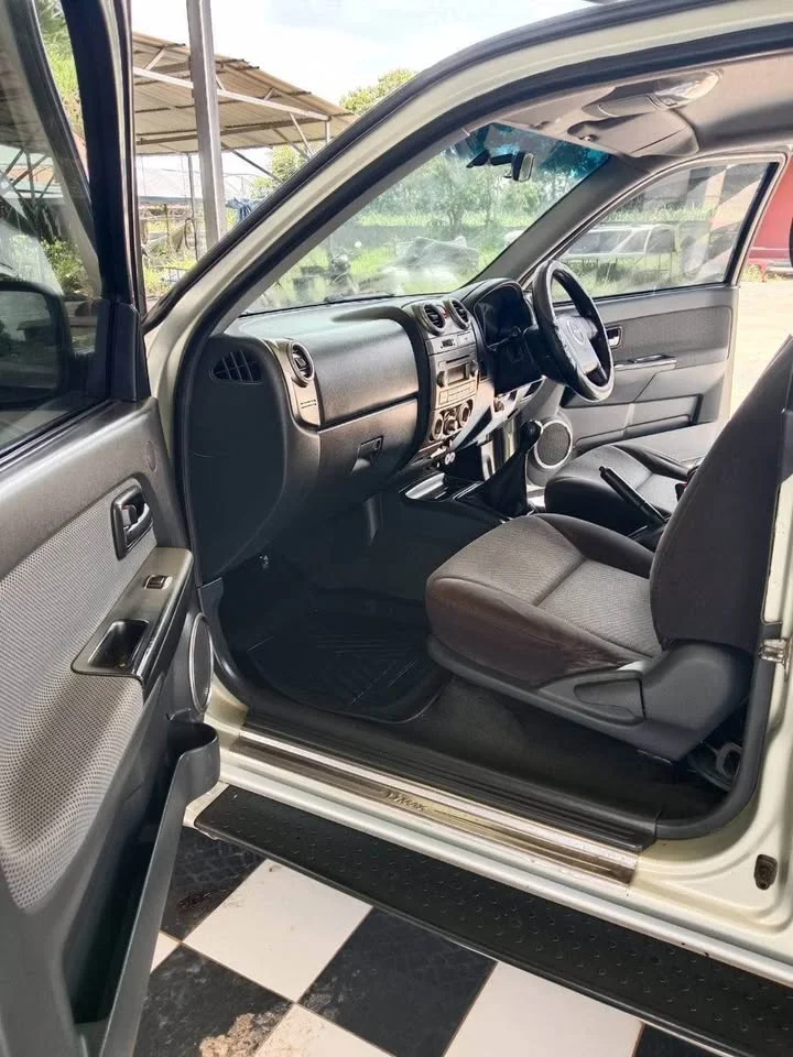 2009 Isuzu D-Max I 3