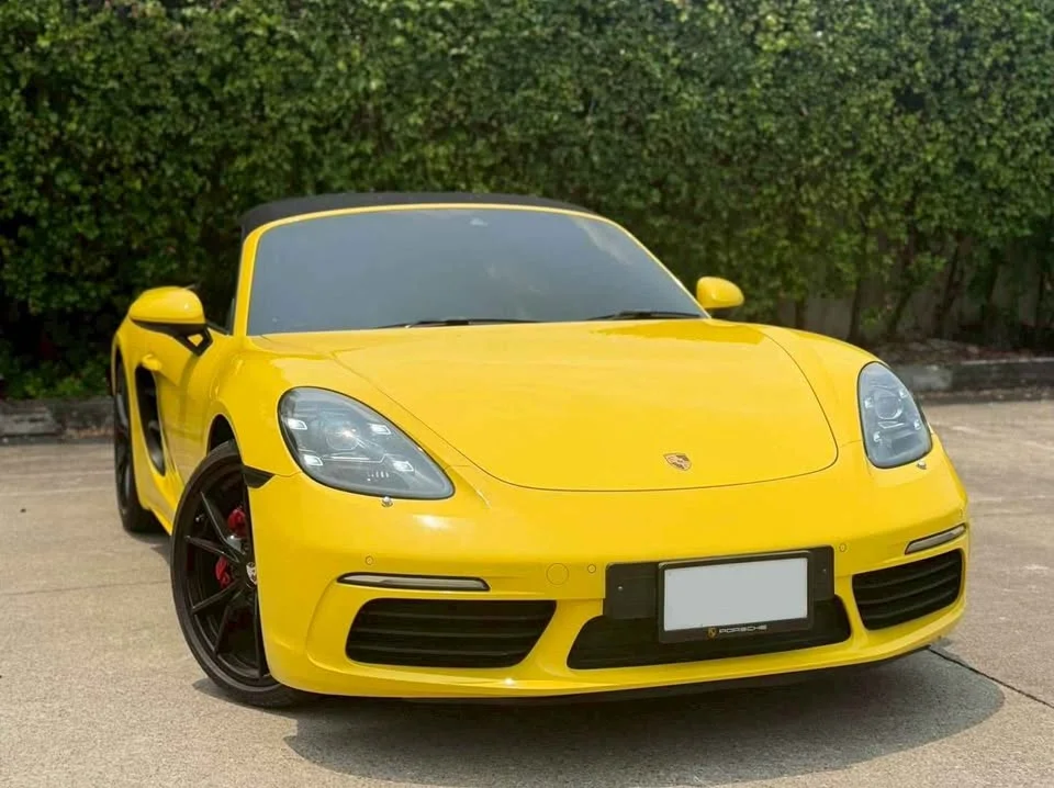 2017 Porsche 718 Boxster and Cayman IV 3