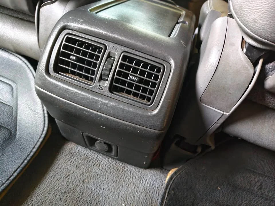 2000 Toyota Harrier I 3