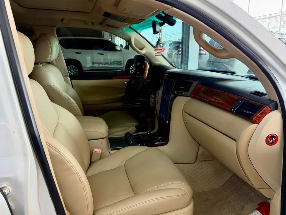 2010 Lexus LX III 3