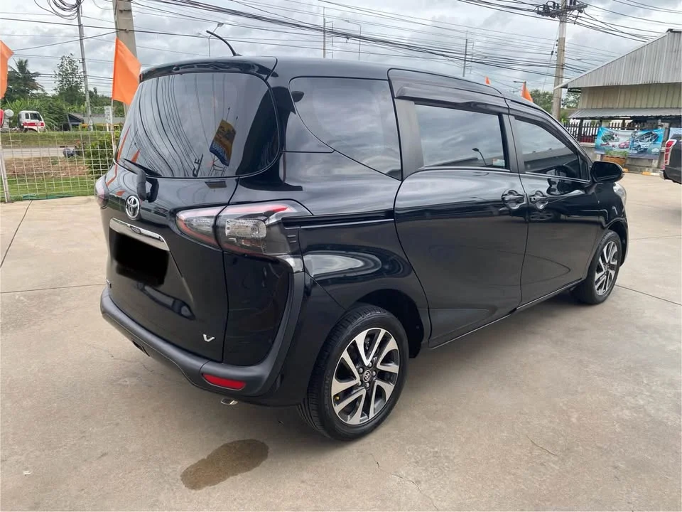 2017 Toyota Sienta II 3