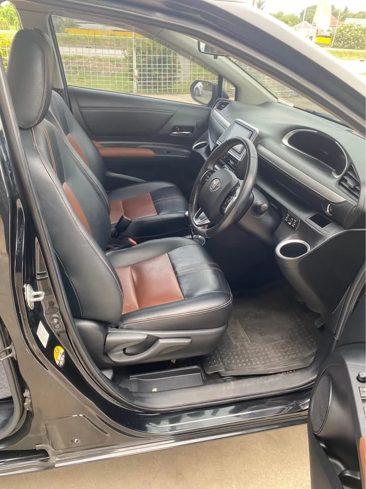 2017 Toyota Sienta II 2