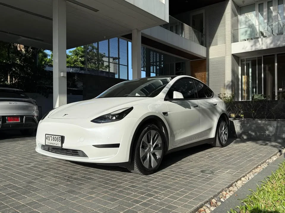2023 Tesla Model Y 3