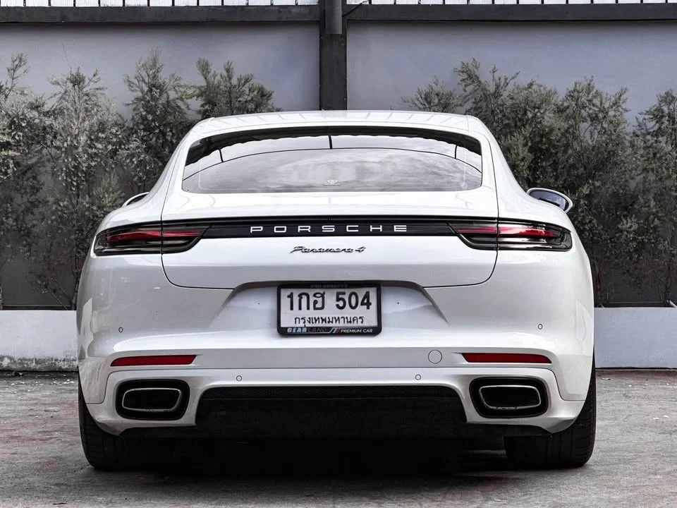 2017 Porsche Panamera II 2