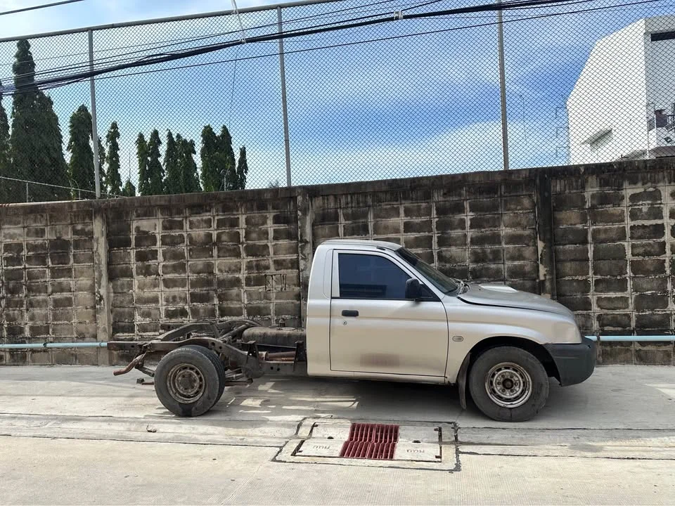 2005 Mitsubishi Strada III 2