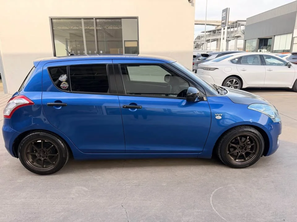 2013 Suzuki Swift II 2