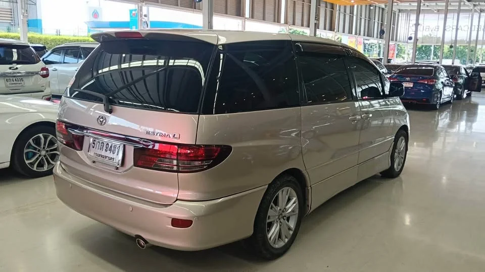 2003 Toyota Estima II 2