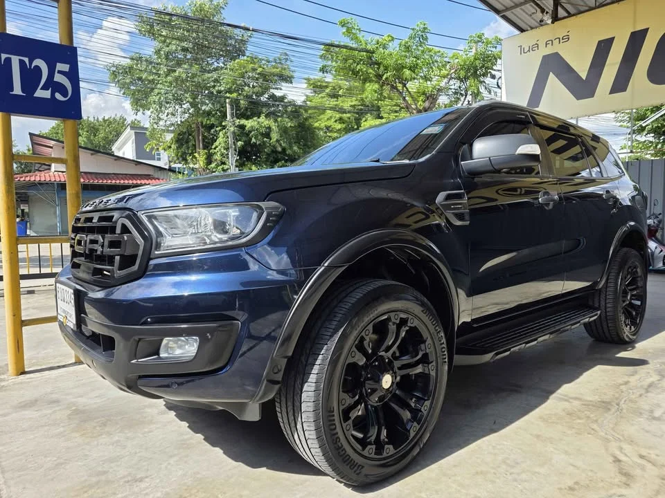 2020 Ford Everest II 2