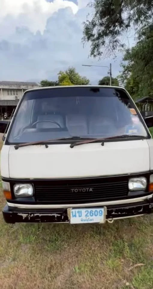 1987 Toyota Commuter III 2