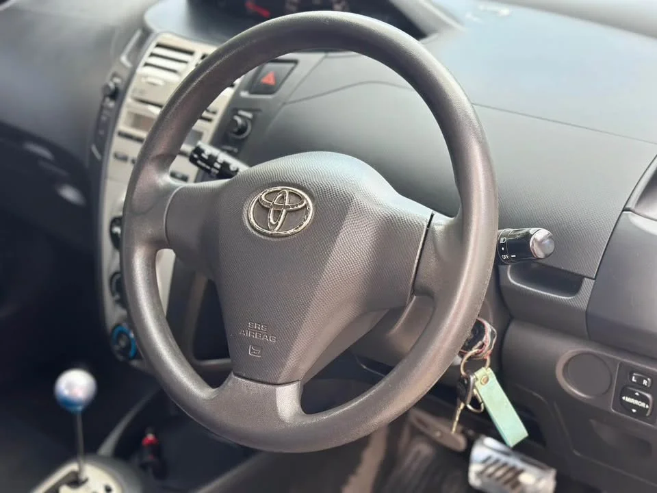 2010 Toyota Yaris II 2