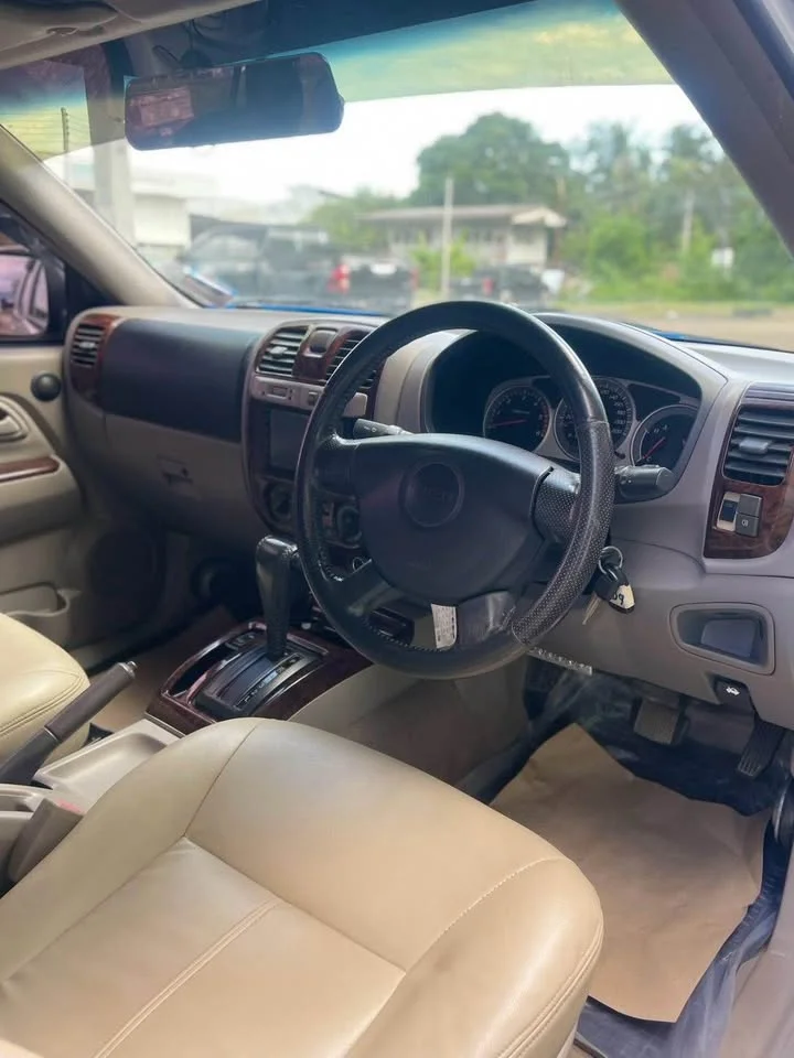2006 Isuzu MU-7 3