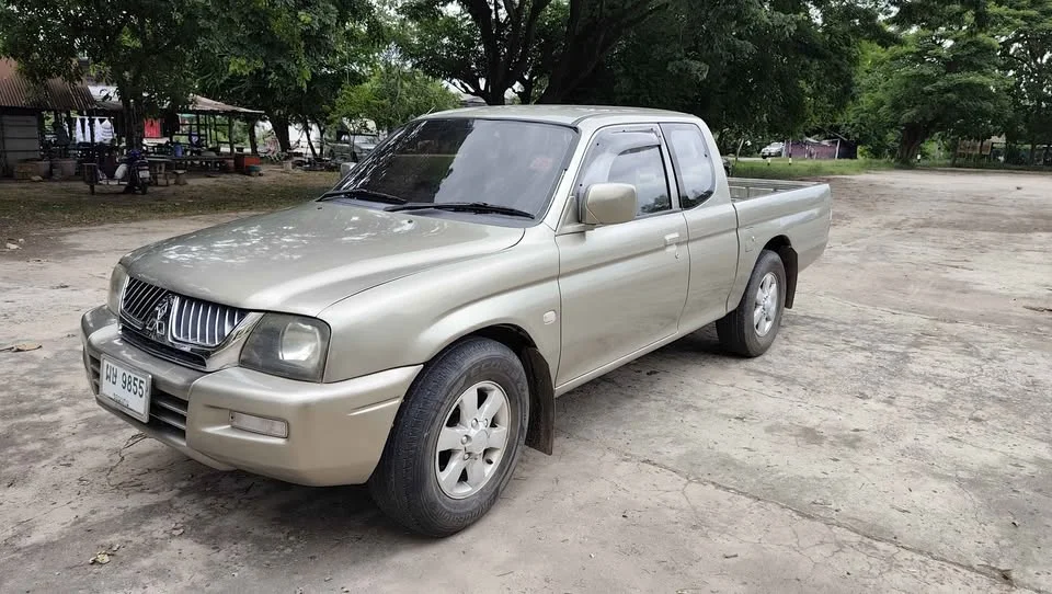 2001 Mitsubishi Strada III 2
